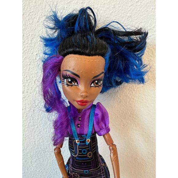 Monster High Doll Robecca Steam Art Class 2011 - Picture 1 of 4